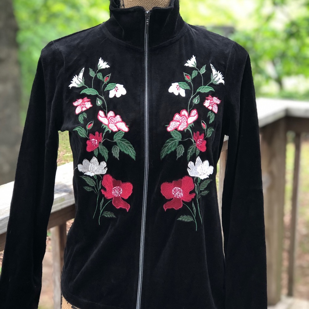Onque black embroidered jack